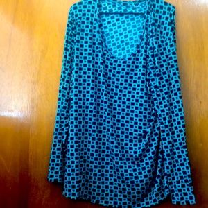 Dimensional shirt size 28 teal and black.